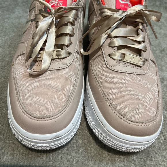 Wmns Air Force 1 '07 'Fossil Stone Laser Crimson' - Picture 2 of 5